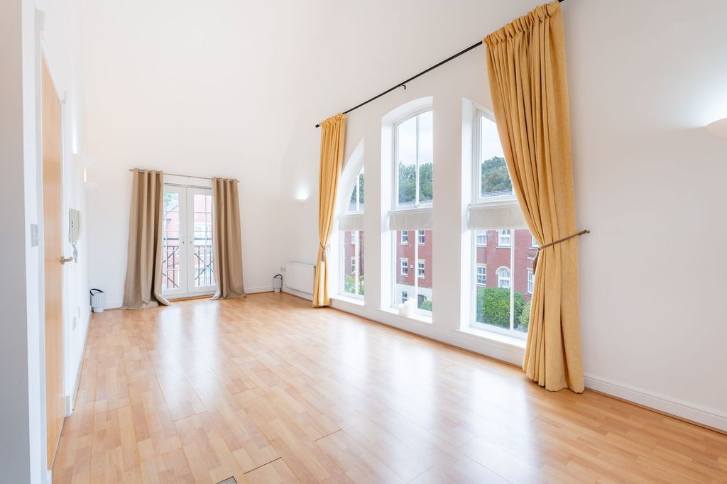 Property photo 2 of 9