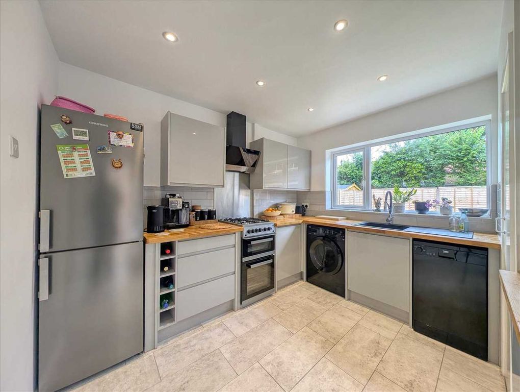 Property photo 3 of 15 Kitchen