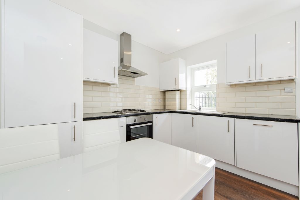 Property photo 3 of 12 Kitchen