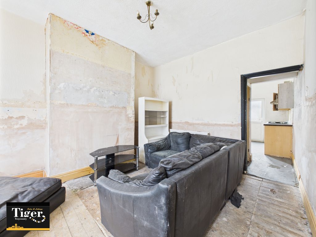 Property photo 2 of 11 Cam03440G0-Pr0390-Still004