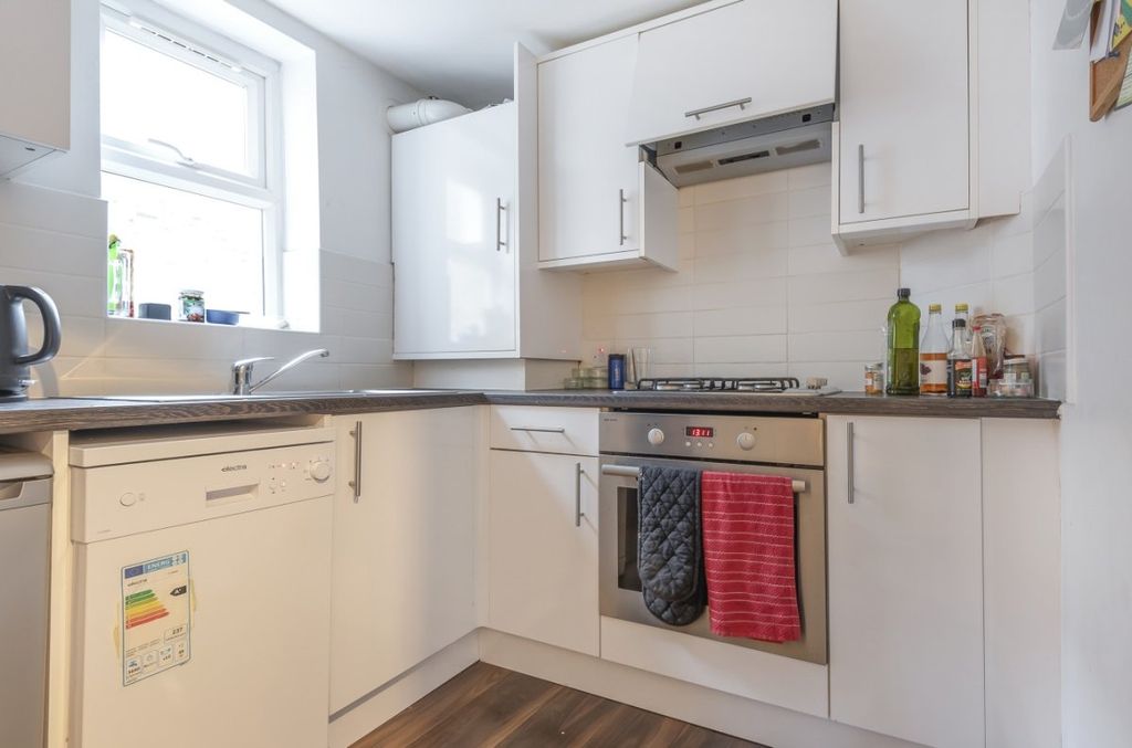 Property photo 3 of 5 Kitchen