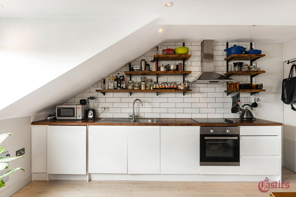 Property photo 3 of 14 Kitchen