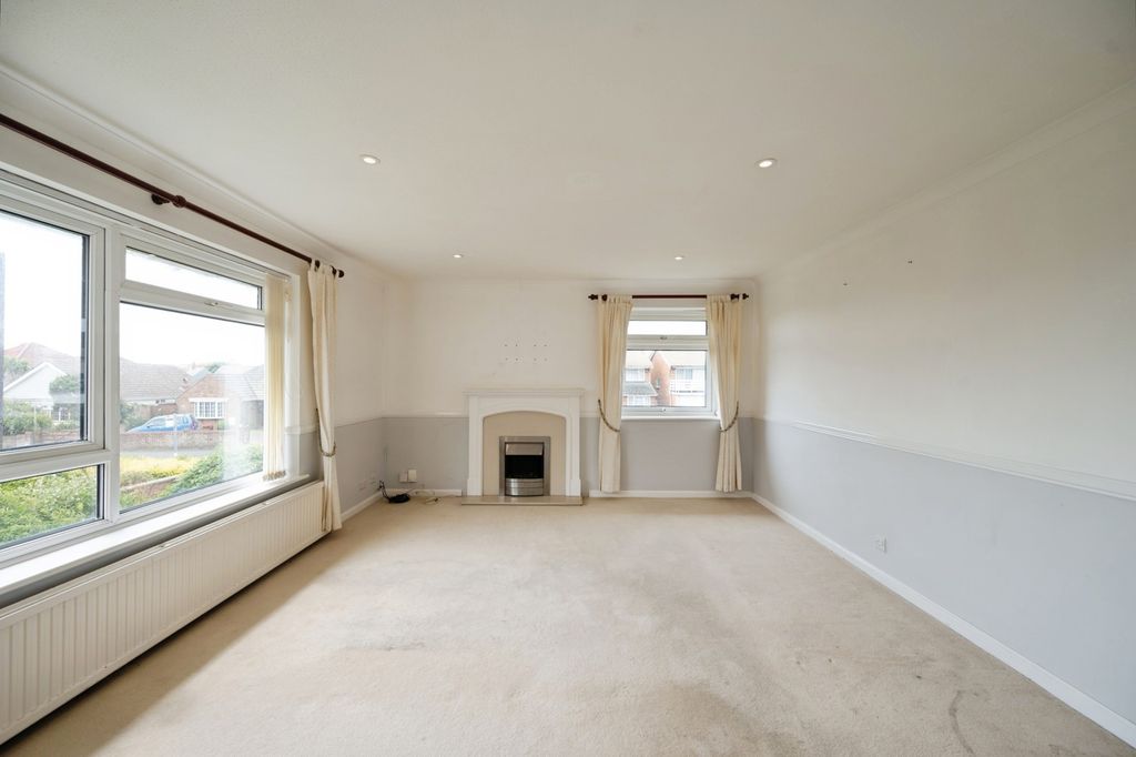 Property photo 3 of 16 Photo