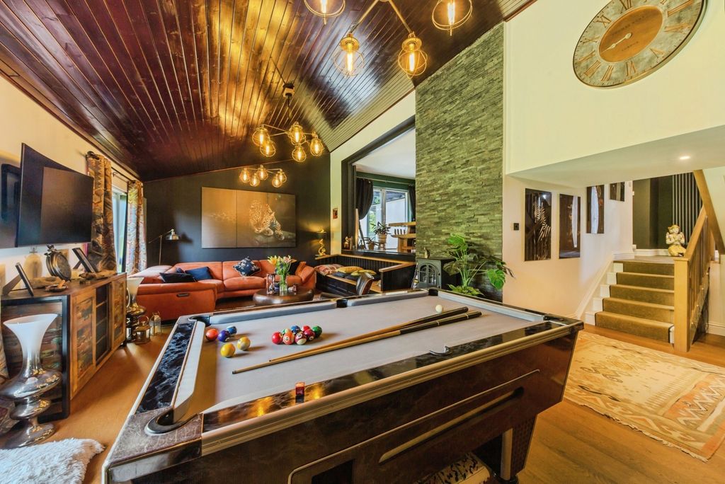 Property photo 3 of 37 Photo