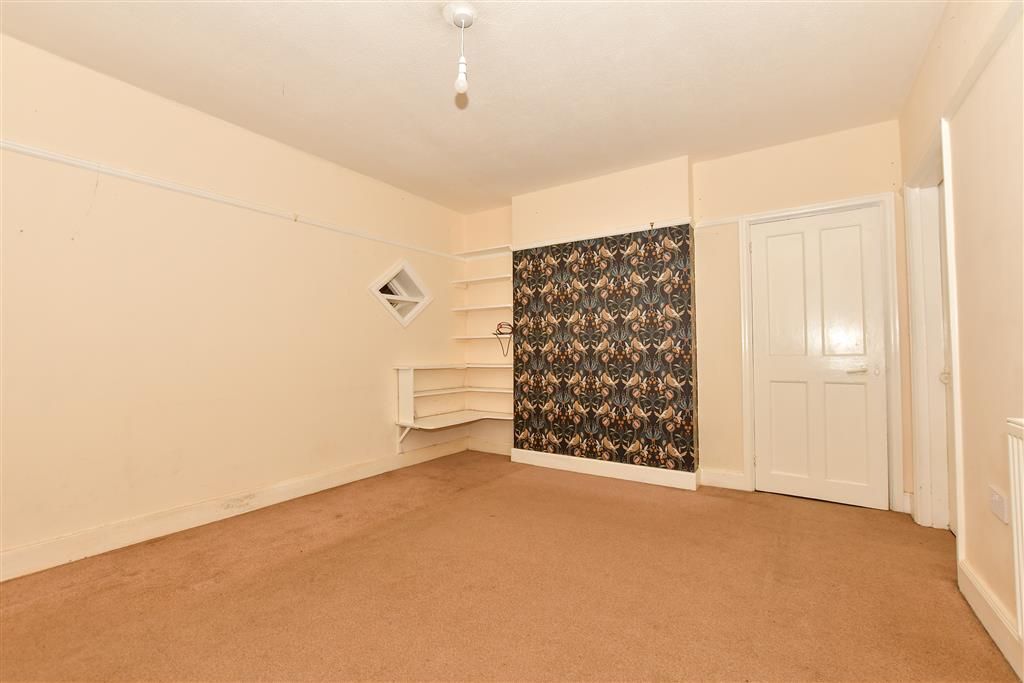 Property photo 3 of 14 Lounge