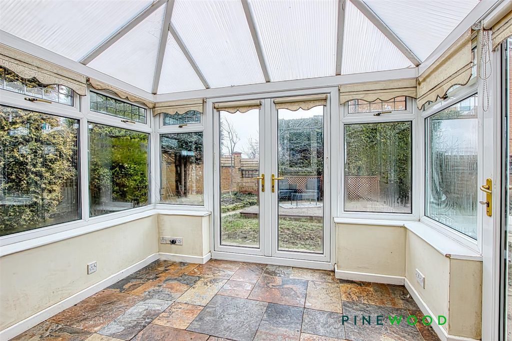 Property photo 2 of 21 Conservatory