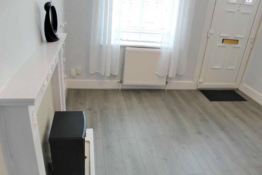 Property photo 3 of 13 Front Room