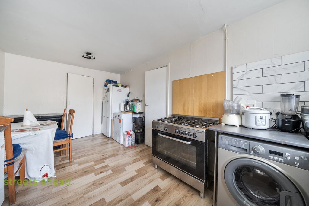 Property photo 3 of 16 A645Cca2-0Abb-40E...