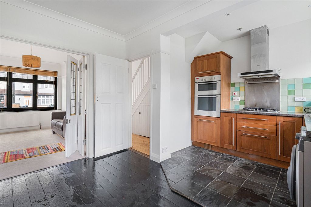 Property photo 3 of 35 Kitchen