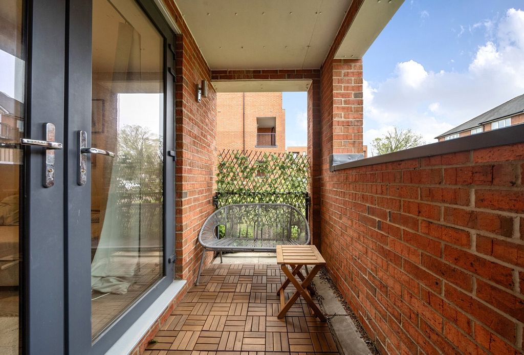 Property photo 2 of 11 1441440-14-69Df59...
