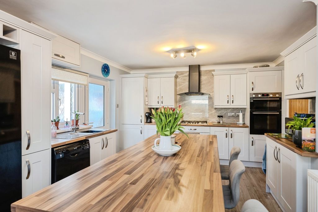 Property photo 2 of 21 Pbox-Img.Jpg