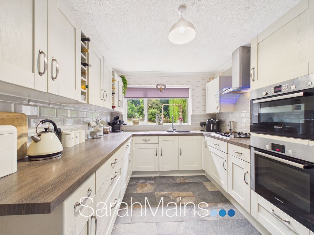 Property photo 3 of 15 Kitchen