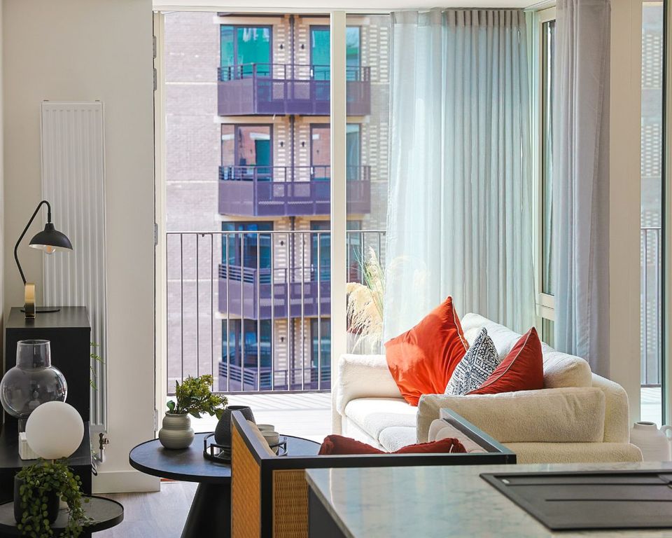 Property photo 2 of 8 Living Area