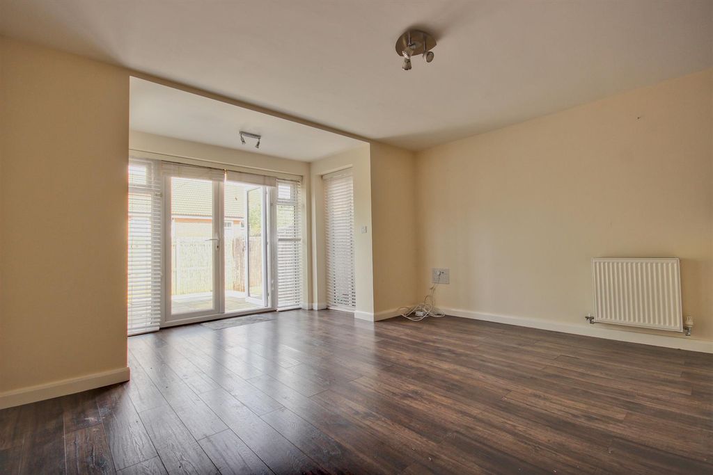 Property photo 2 of 13 Newman Avenue (14).Jpg