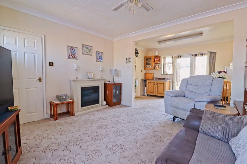 Property photo 2 of 18 Ground Floor Flat Living Room