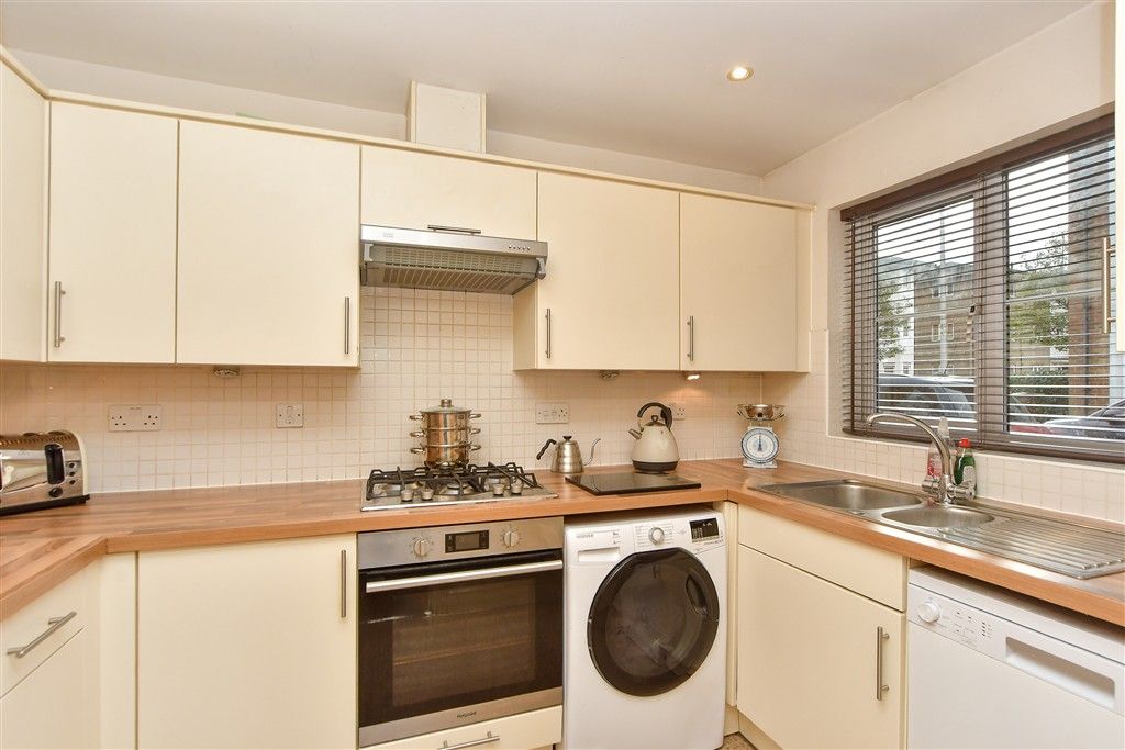 Property photo 2 of 10 Kitchen