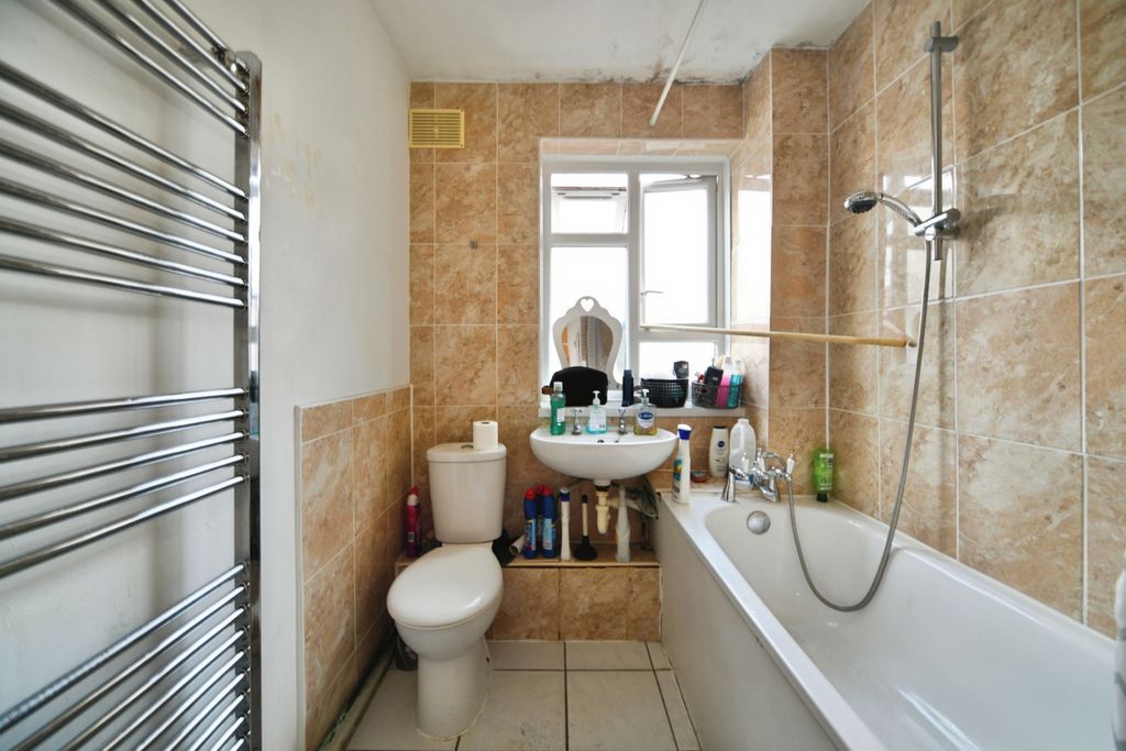 Property photo 3 of 20 Bathroom