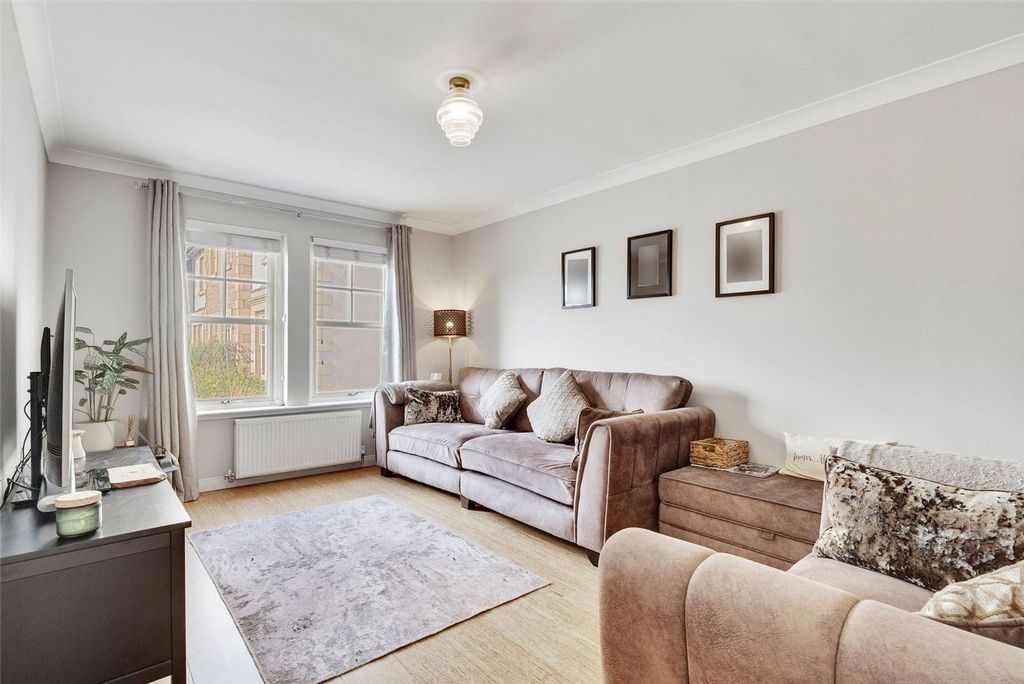 Property photo 3 of 44 Sitting Room