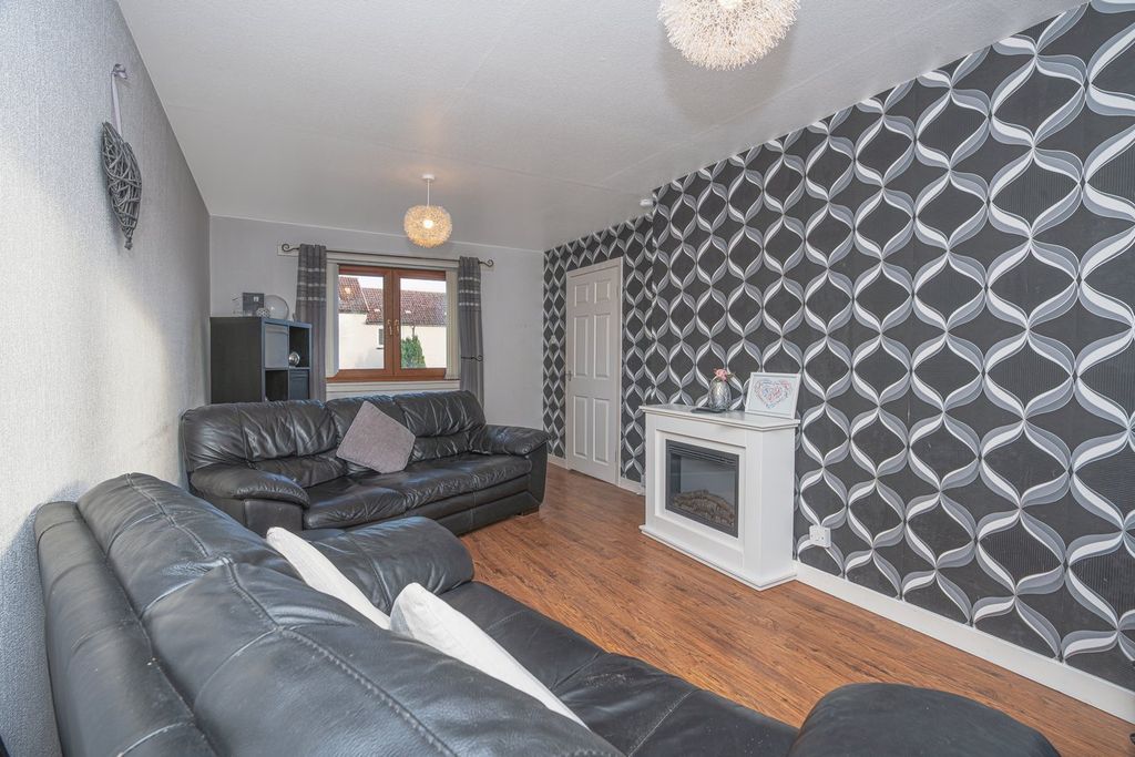 Property photo 3 of 24