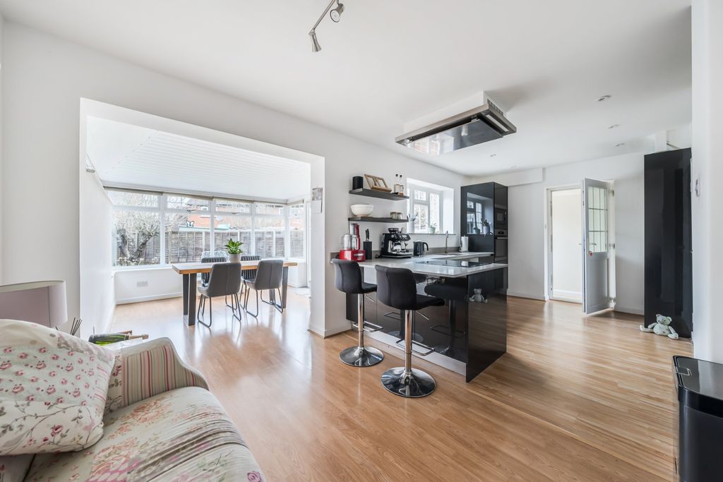 Property photo 2 of 20 Kitchen