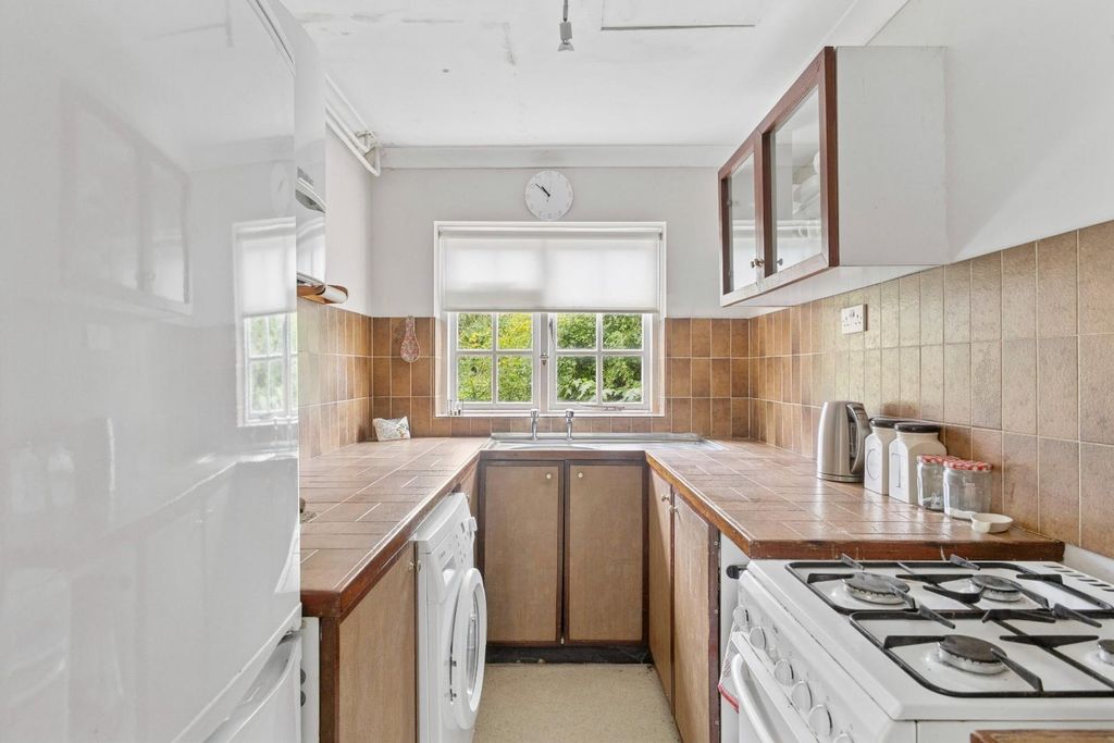 Property photo 3 of 20 Kitchen