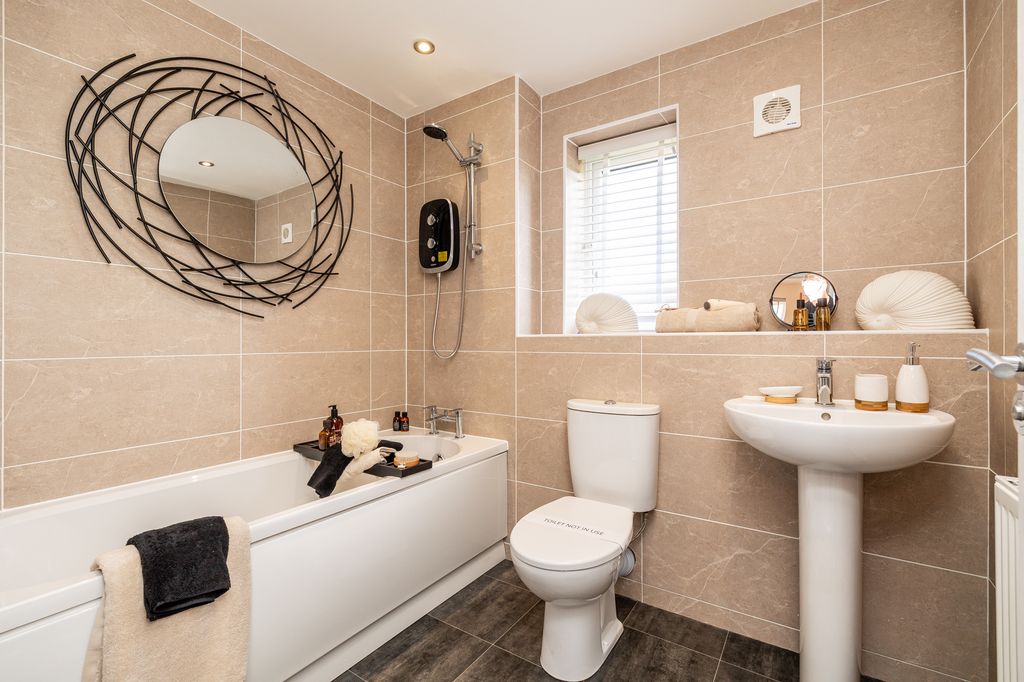 Property photo 3 of 7 Show Home