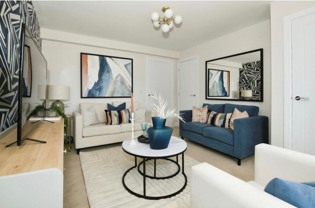 Property photo 3 of 10 Living Room