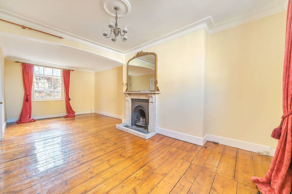 Property photo 2 of 21