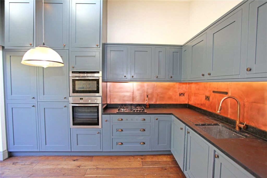 Property photo 2 of 12 Kitchen