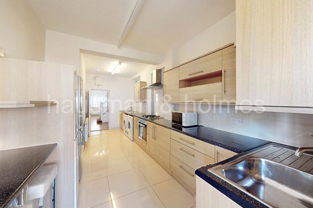 Property photo 3 of 26 W11.Jpg