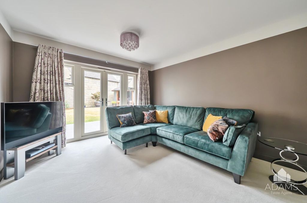 Property photo 3 of 19 Sitting Room