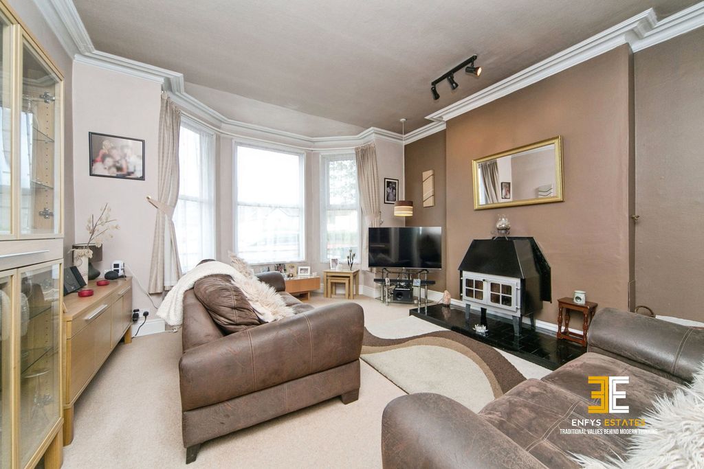 Property photo 2 of 22