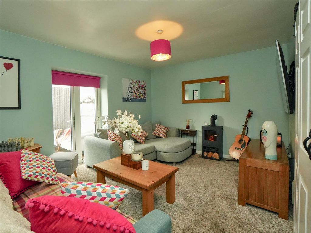 Property photo 3 of 36 Living Room