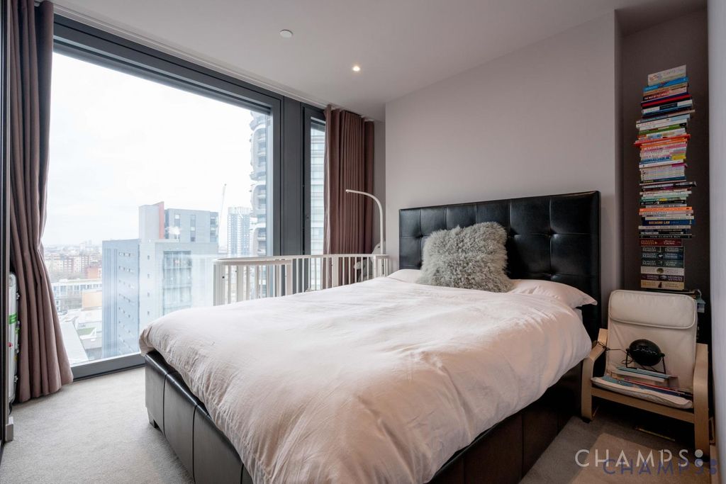 Property photo 1 of 13 2 Bed Flat To Rent City Road, London Ec1V