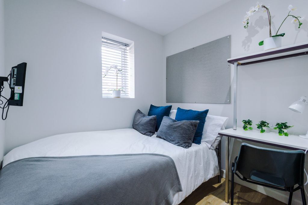 Property photo 3 of 25 32 Cauldon Road Bedroom 2