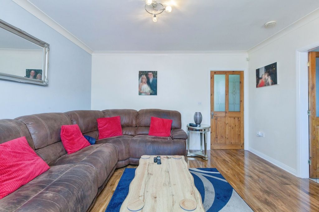 Property photo 3 of 19 Pbox-Img.Jpg
