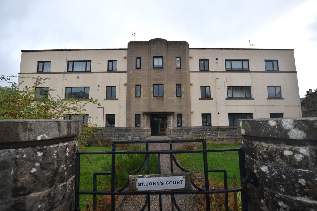 Property photo 1 of 12