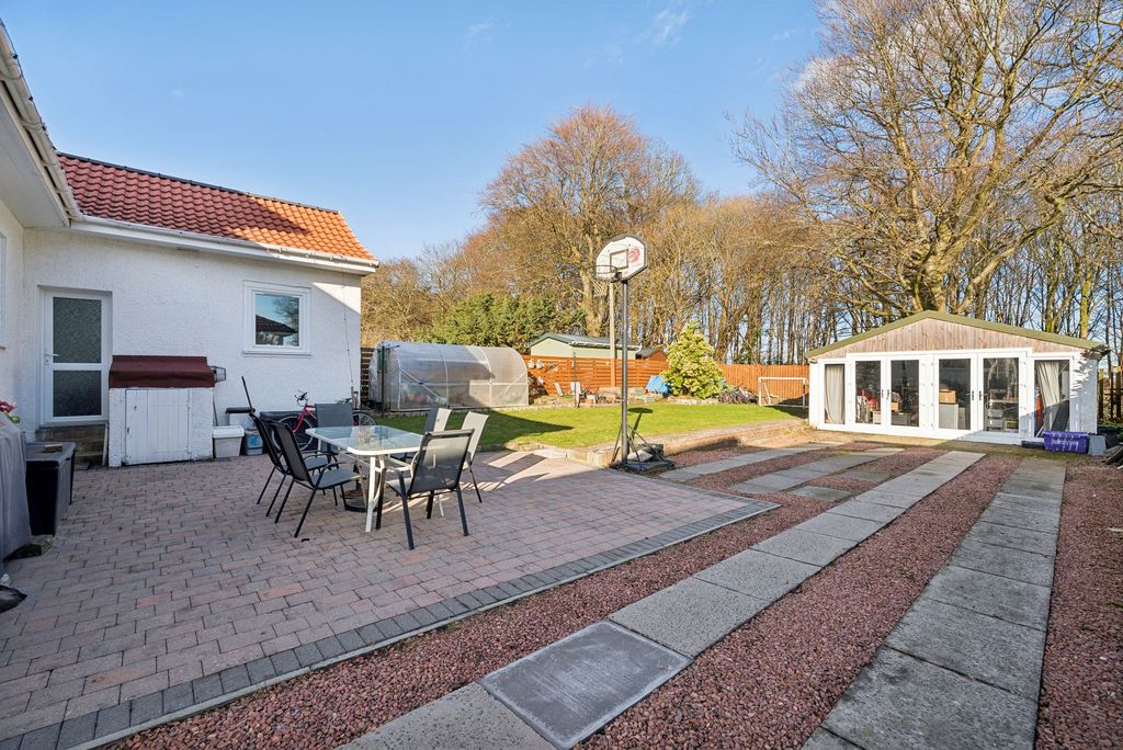 Property photo 2 of 32