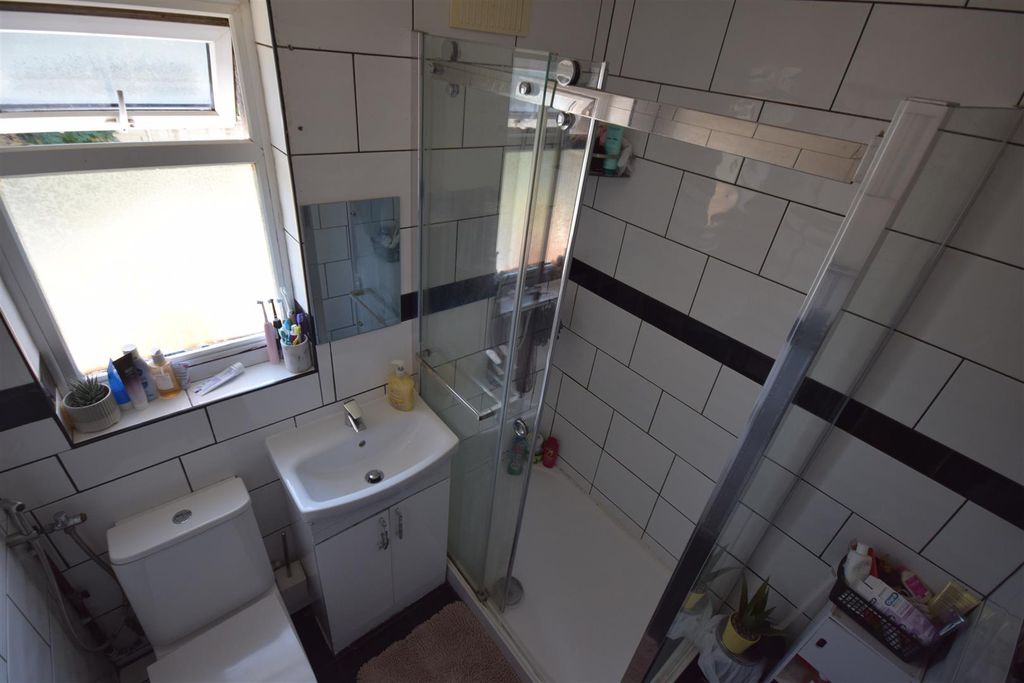 Property photo 2 of 13 Family Bathroom
