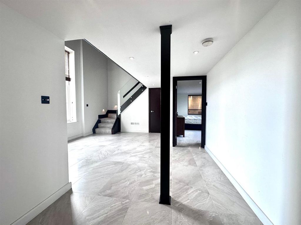 Property photo 2 of 10 62459506-B802-499F-9F3B-41E1316Ba36F.Jpg
