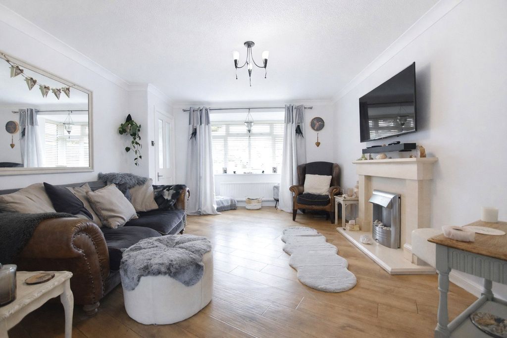 Property photo 2 of 15 Picture No. 13