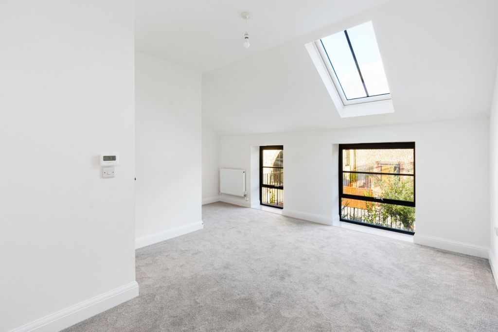 Property photo 3 of 17 3873795