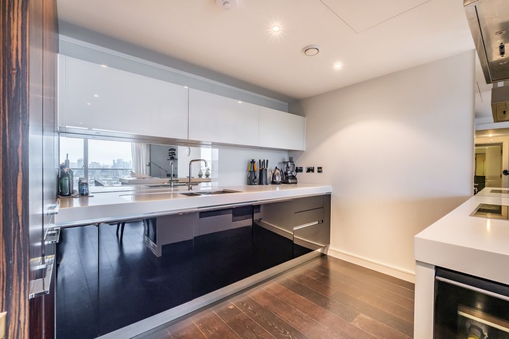 Property photo 2 of 17 Kitchen