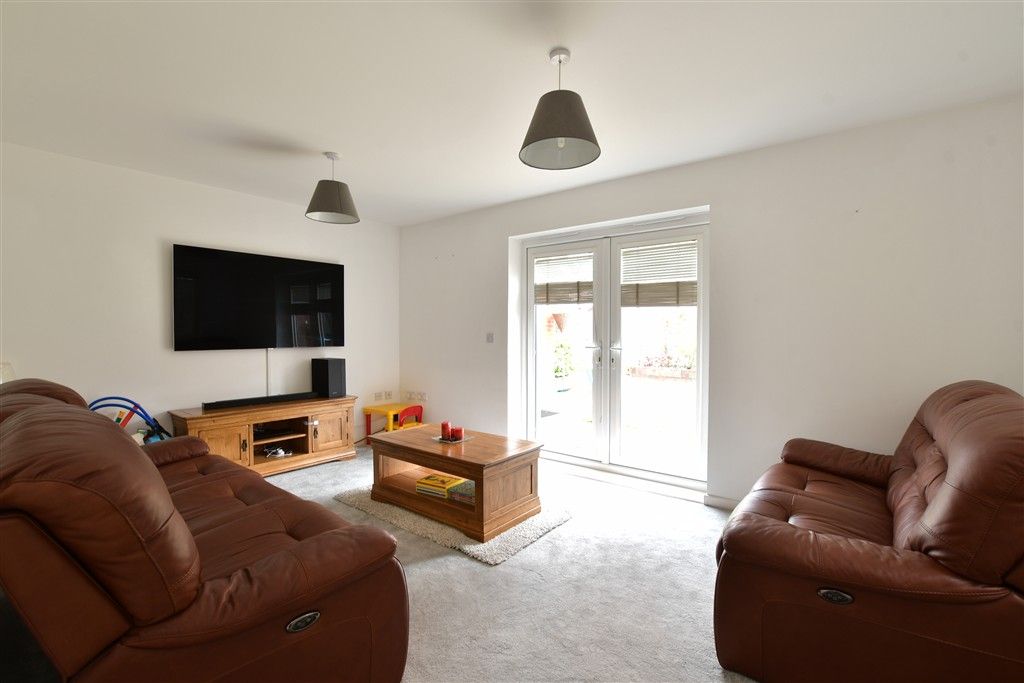 Property photo 1 of 12 Lounge