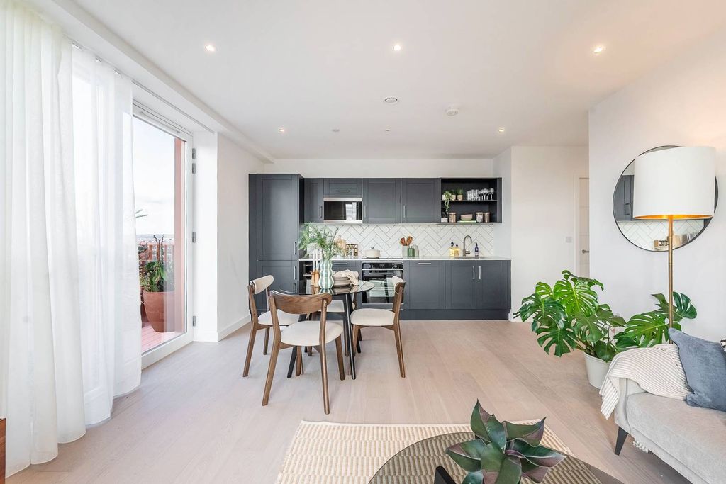 Property photo 3 of 20