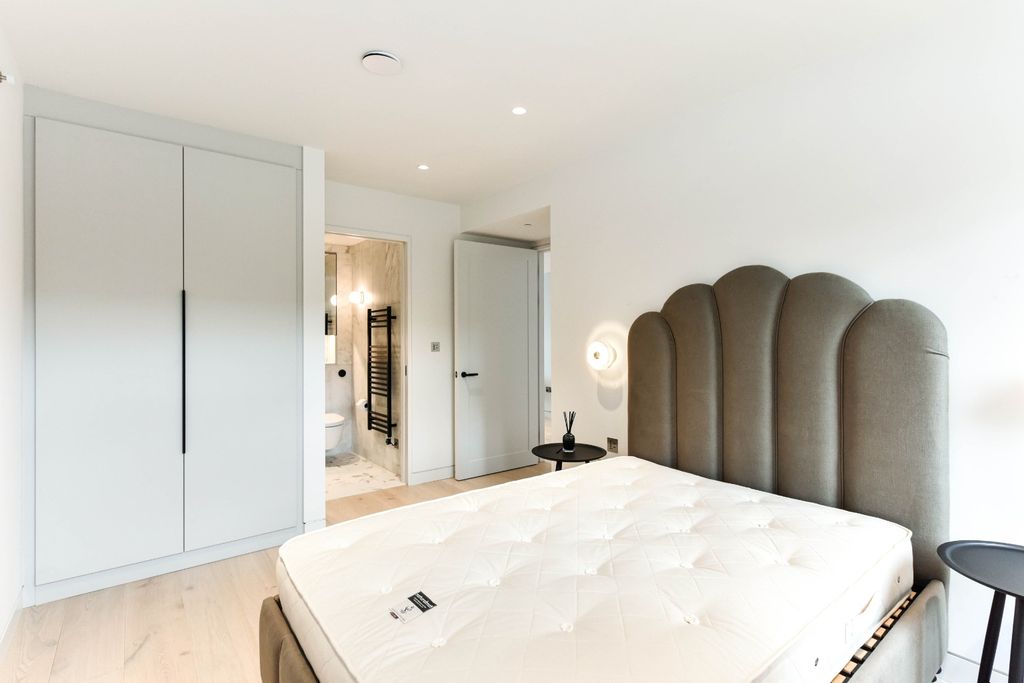 Property photo 3 of 18 2369375