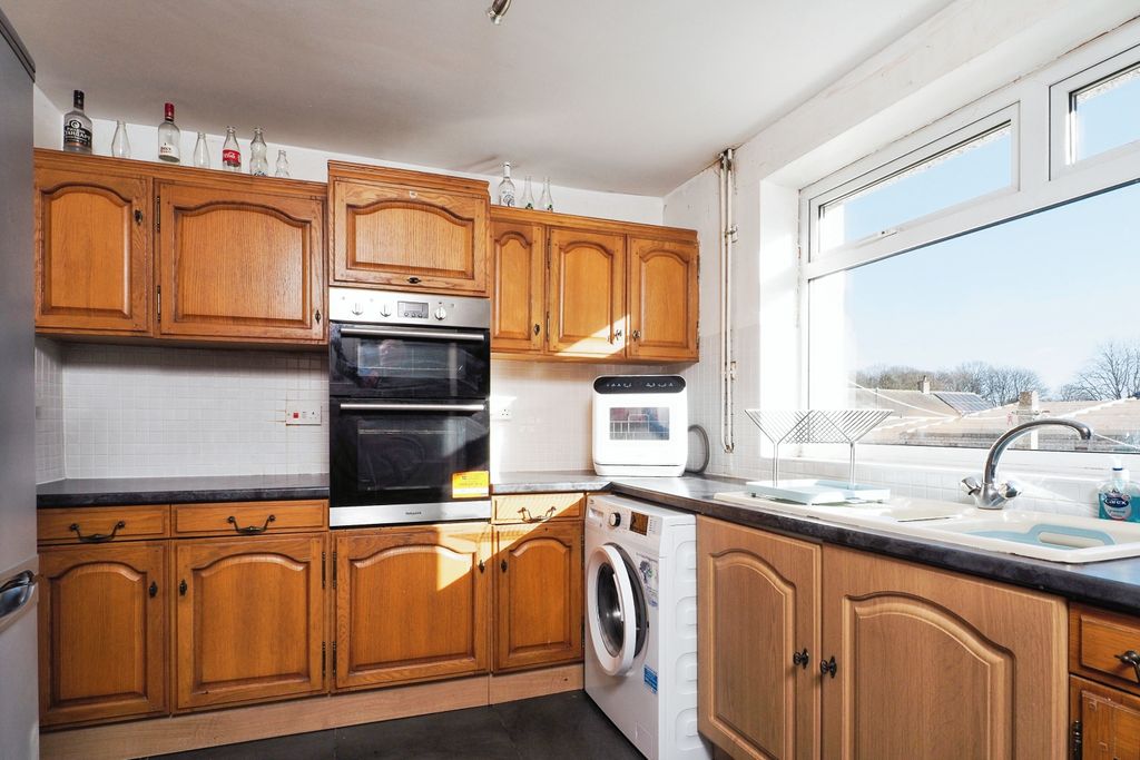 Property photo 2 of 16 Kitchen