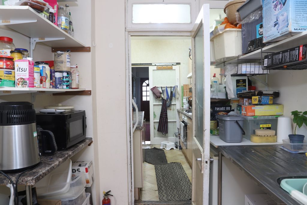 Property photo 3 of 6 Conservatory