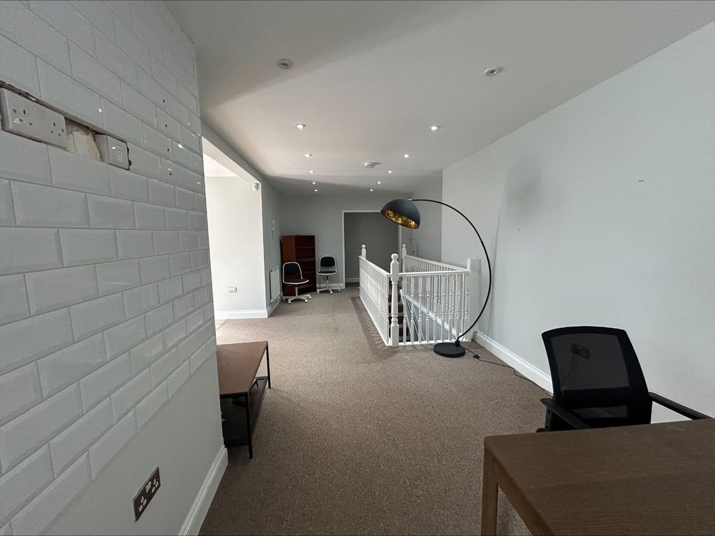 Property photo 3 of 11 Picture 3