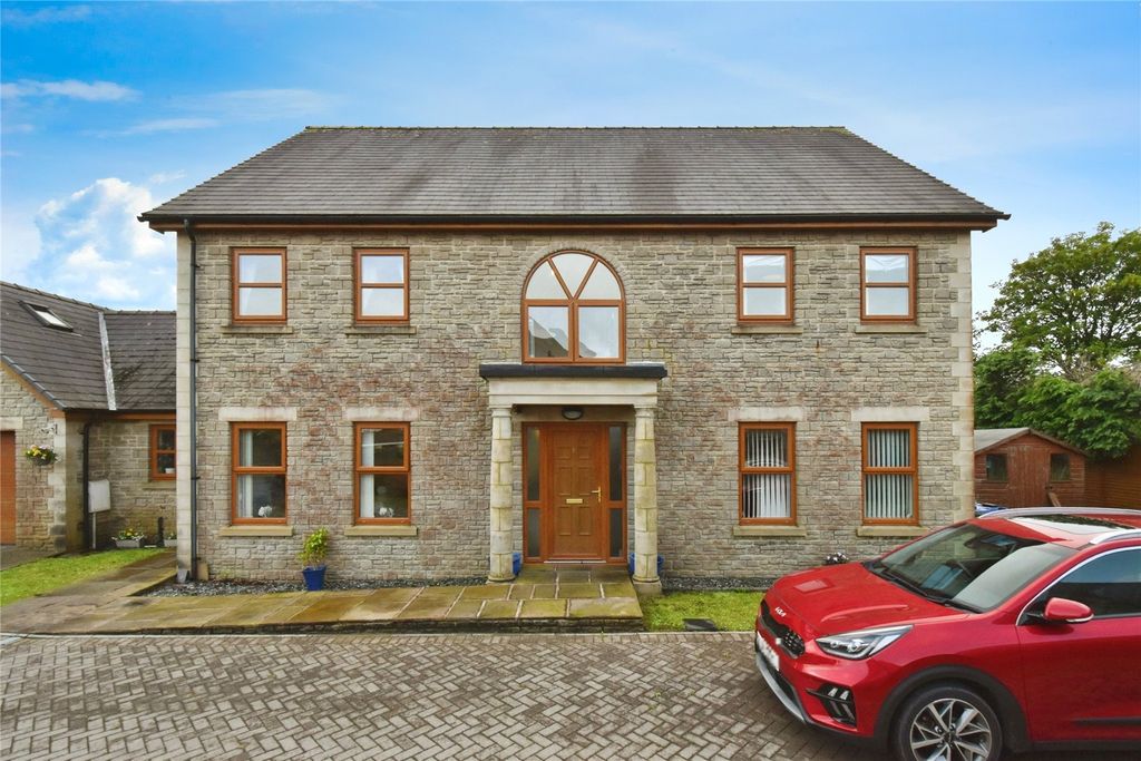 Property photo 1 of 44 Picture No. 23